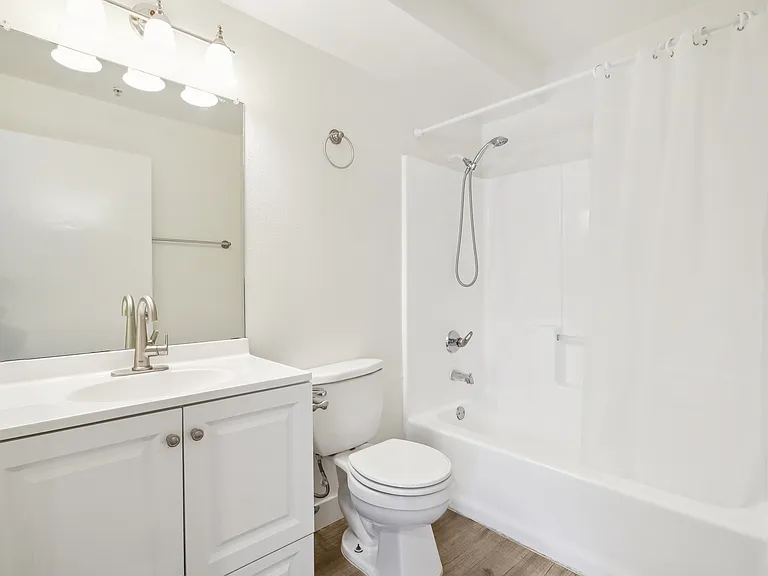 5662 La Mirada Ave. — Photo 2