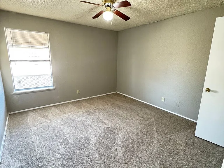 Pheasant Run Apartments — Photo 9