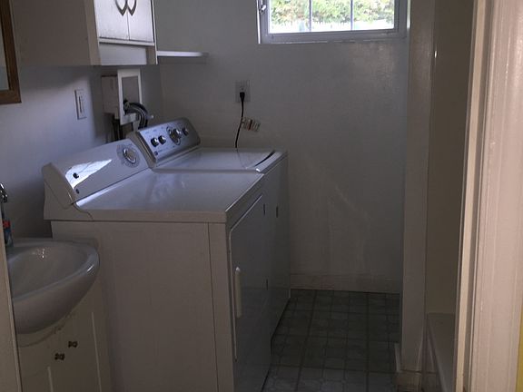 Bathroom - laundry, washer & dryer supplied
