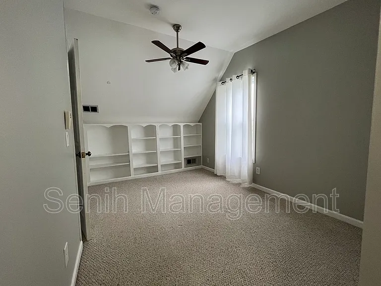 2527 Hartline Dr — Photo 7
