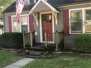 916 S 2nd St, Saint Charles, MO 63301