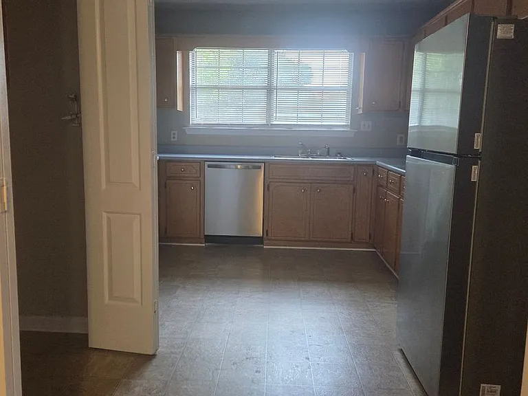 907 Canyon Ct — Photo 6