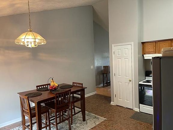 5th image of 245 Holly Ln