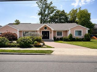 543 Fairway Dr, Woodmere, NY 11598