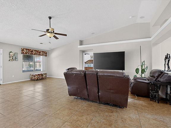 3rd image of 707 Bulb Ct NE