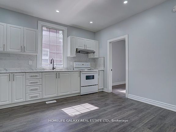4th image of 26 Brock St E