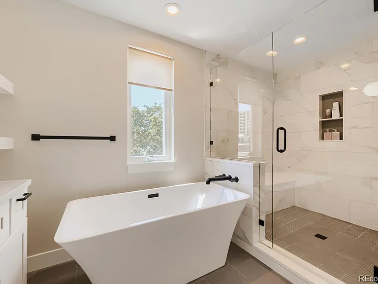 2730 N Clay St — Photo 16