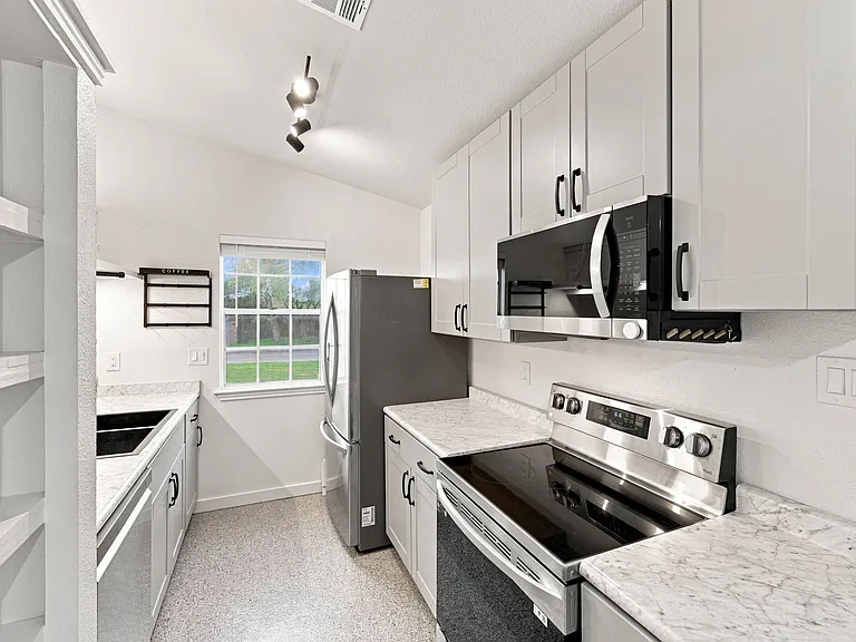 12225 Ridge Crown St — Photo 11