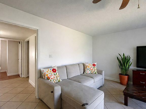 3rd image of 101 Old Ferry Rd Unit 37B