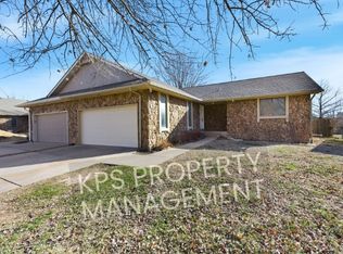 624 N Tanglewood Rd, Derby, KS 67037