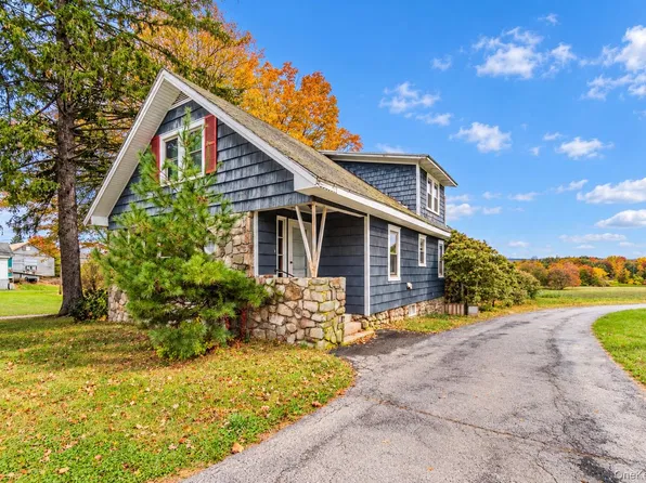 139 South St, Lloyd, NY 12528