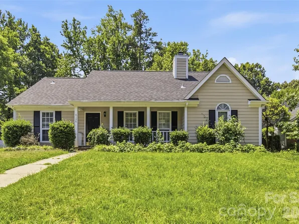 6136 Sunbridge Ct, Charlotte, NC 28269