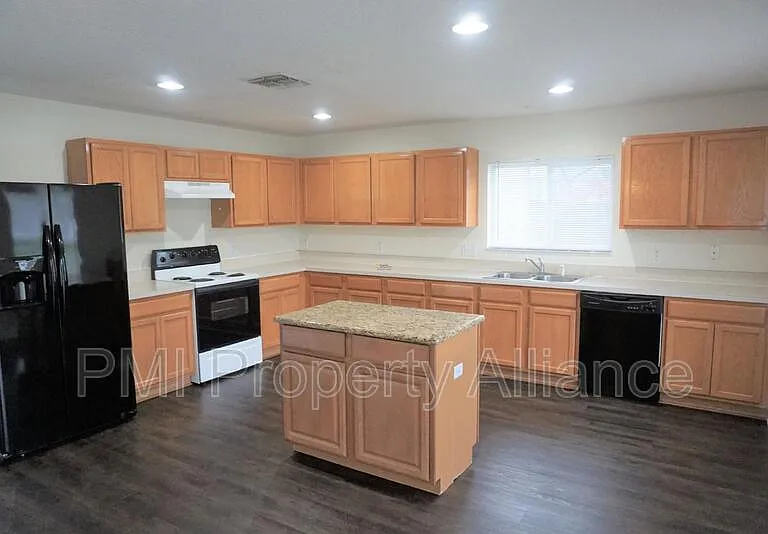 1153 Elderberry Dr — Photo 8