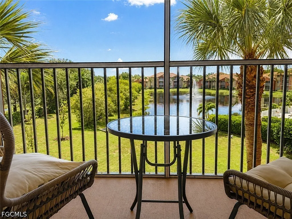 2 bed, 2.0 bath, 1085 sqft, $1,700 — Photo 2