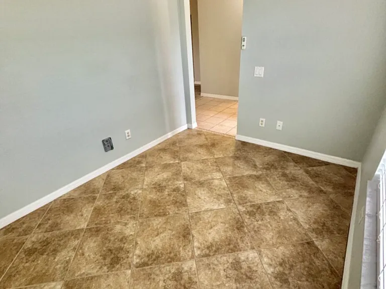 1405 Trafalgar Pkwy — Photo 6