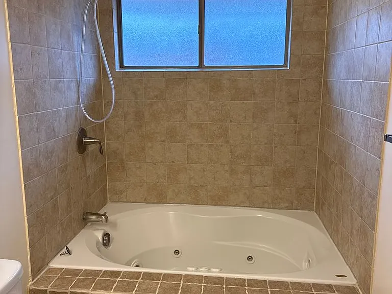 1317 Lexington Rd — Photo 21