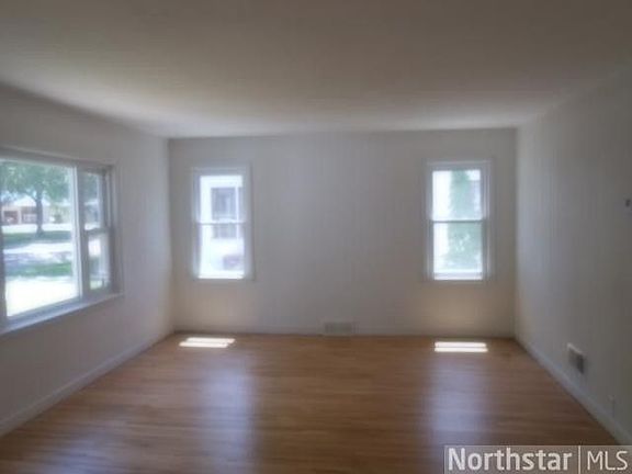 3rd image of 222 Chestnut St S