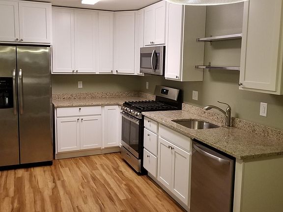 2nd image of 513 Buckingham Ct