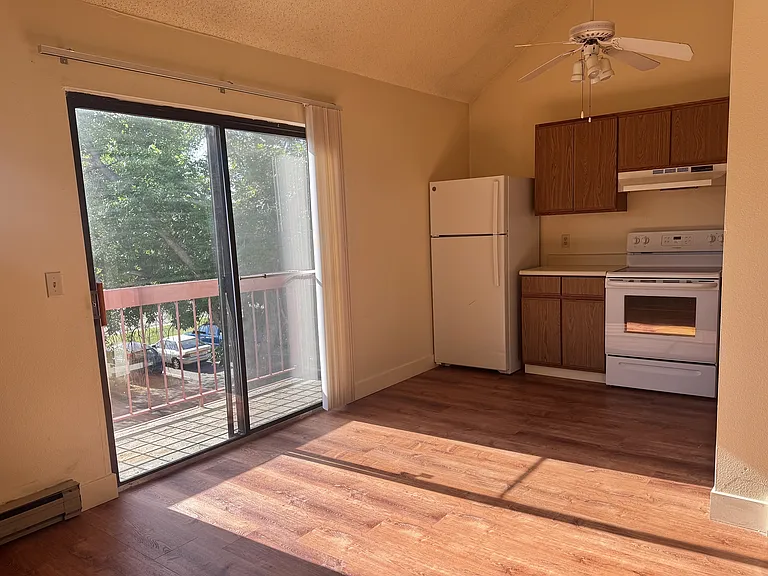 4501 Boardwalk Dr #M-M-130 — Photo 2