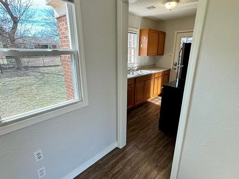 1812 Brighton Ave — Photo 10
