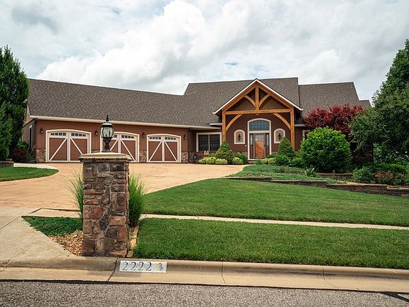 2nd image of 2222 Pinecrest Cir