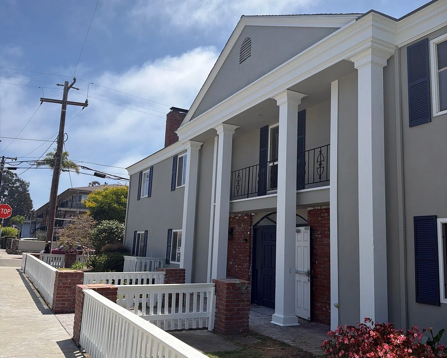 12 bed, $800 — Photo 1