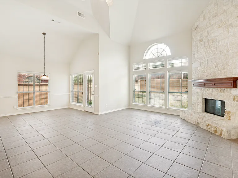 11800 Pondview Ln — Photo 7
