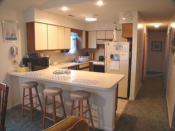 4th image of 4515 West Ave