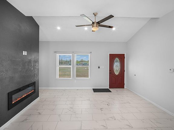 3rd image of 255 Thompson Rd