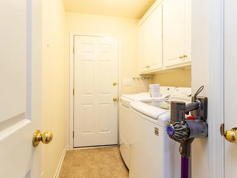 9260 Harrington Cir — Photo 3