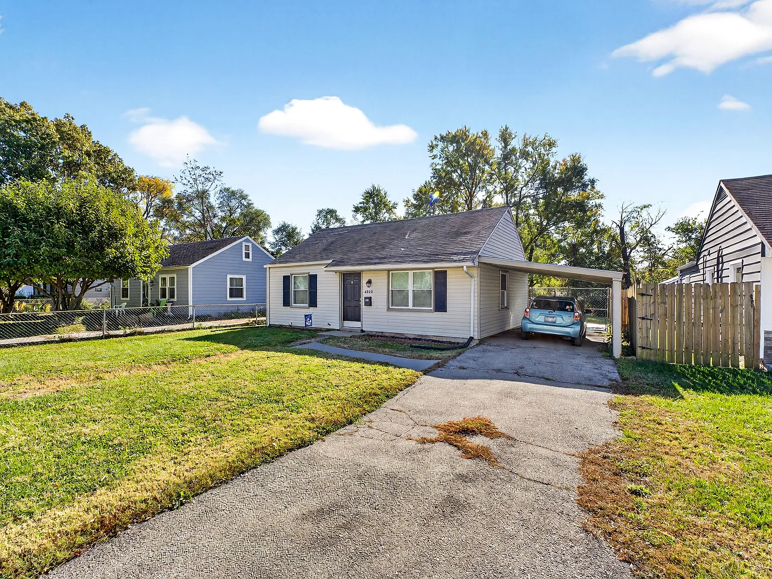 3 bed, 853 sqft, $1,599 — Photo 3
