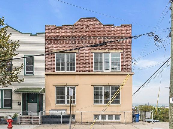 2nd image of 183 Thorne St