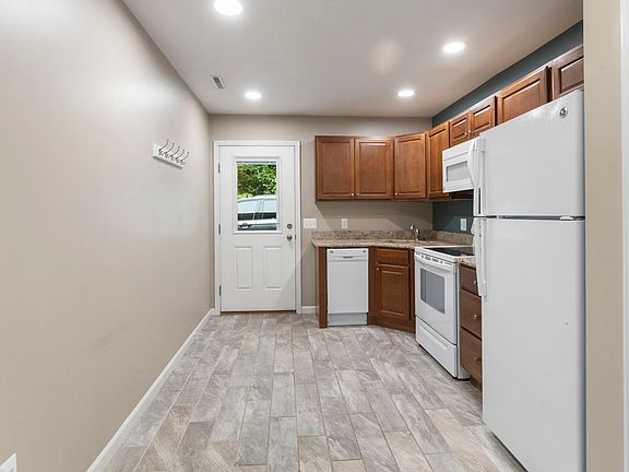 4th image of 1307-1308 E Gaylord St #1B-1BA