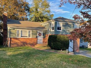 33 Chestnut St, Huntington, NY 11743