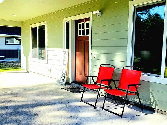 3rd image of 310 Skookum Ln