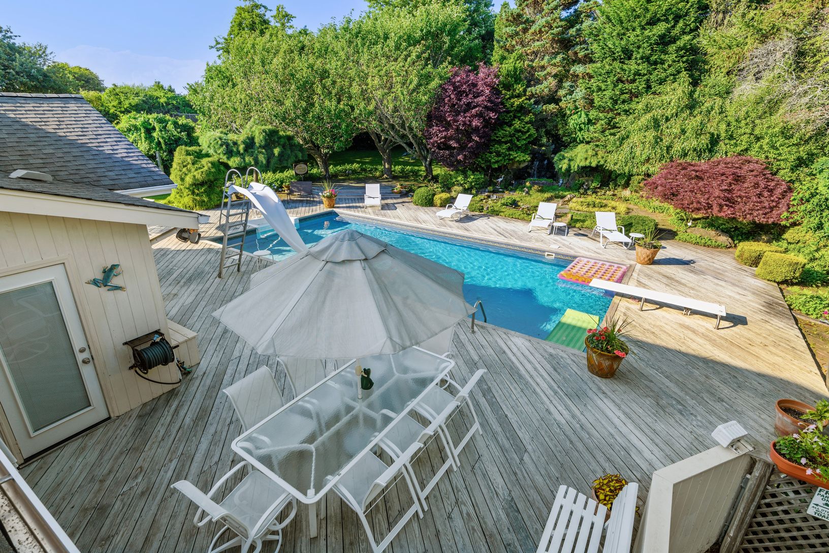  Pool and privacy