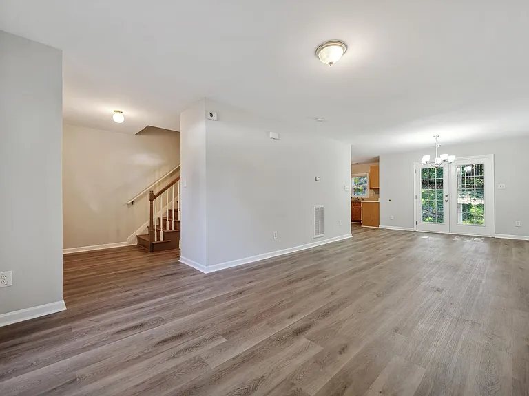 1140 Drew St — Photo 4