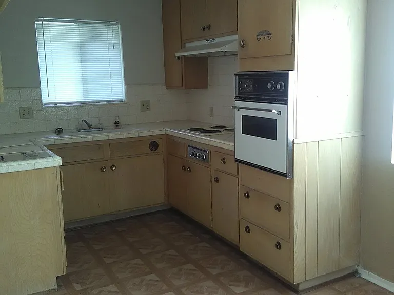 25982 Tamarisk Dr — Photo 6