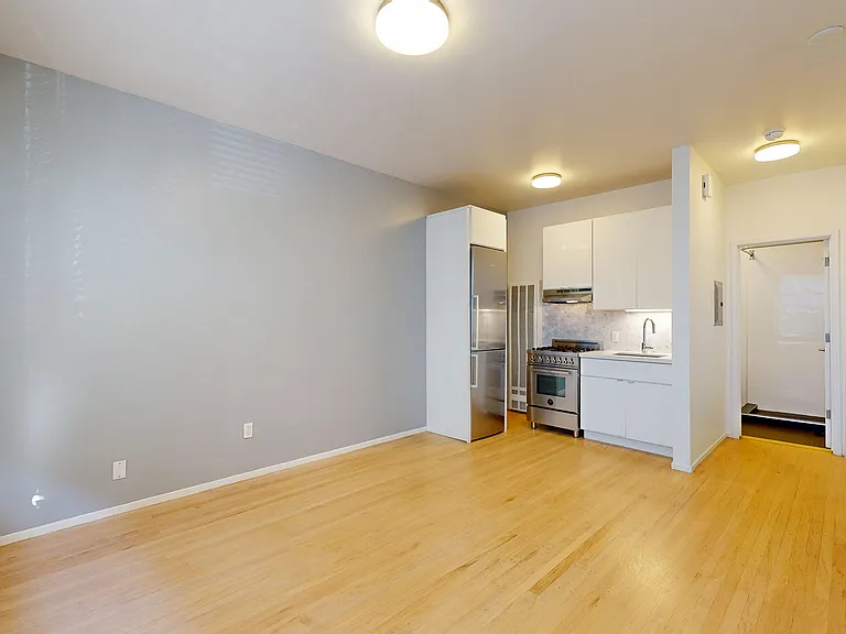 1575 Sacramento St #1 — Photo 2