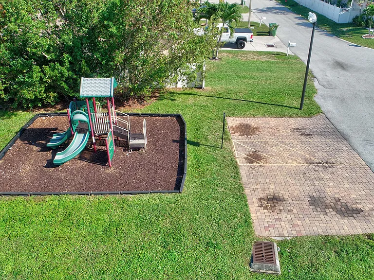 113 Hemingway Ct — Photo 16