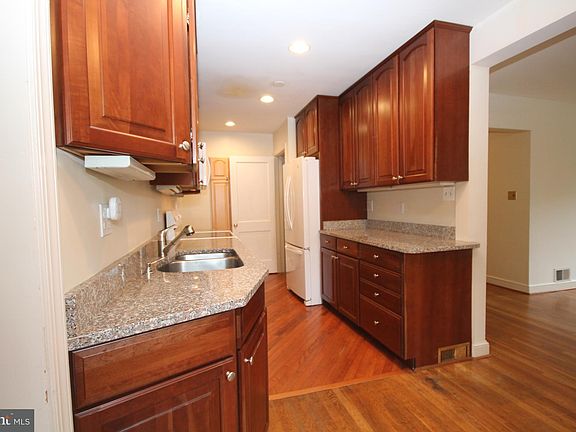 4th image of 6131 Williamsburg Blvd