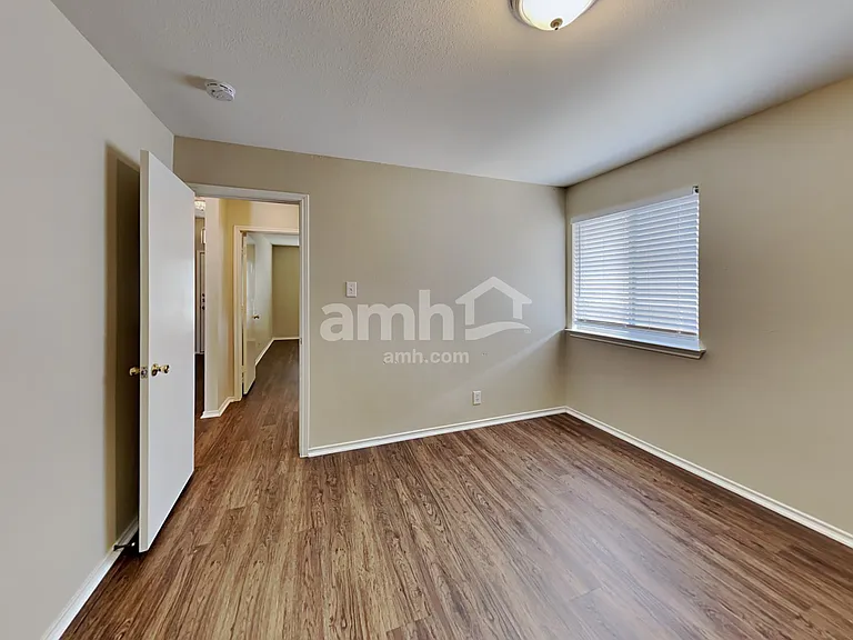 1419 Diamond Blf — Photo 17