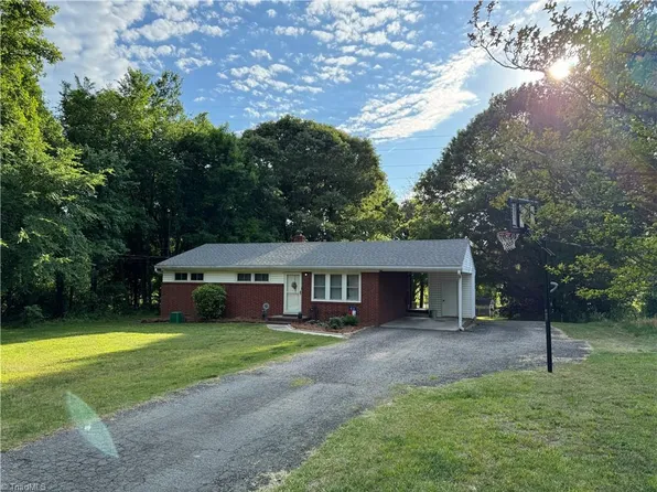 3338 Oliver Hills Rd, Greensboro, NC 27406