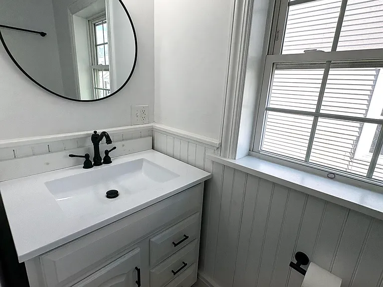 2nd Fl - Hallway Bath 2