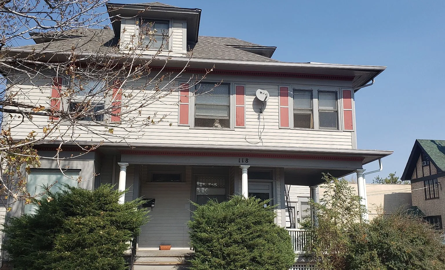 118 East Monument Street — Photo 1