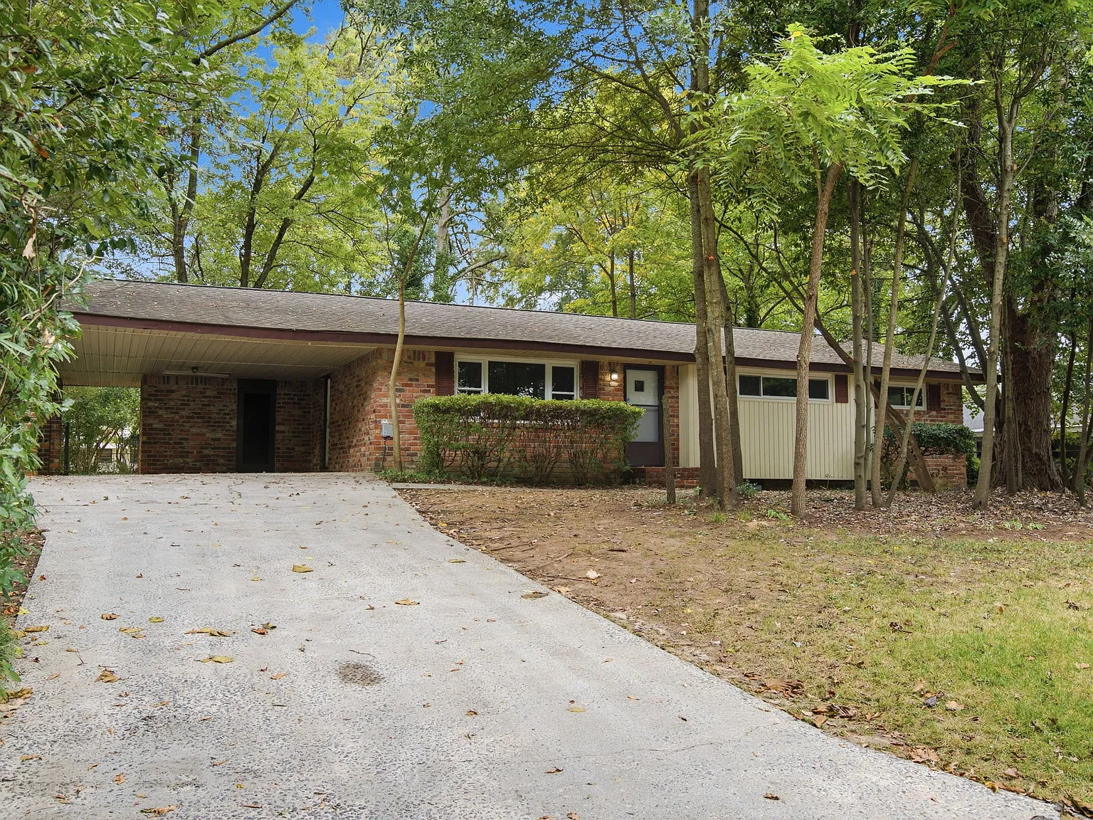 3 bed, 1300 sqft, $2,200 — Photo 1