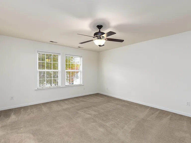 504 Queensbury Ln — Photo 32