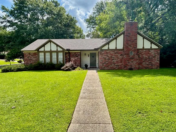 3020 Mesa Dr, Hattiesburg, MS 39402