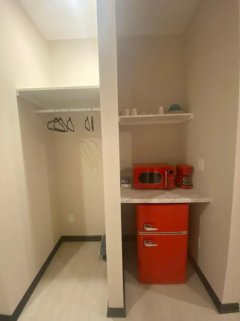 1 bed, 420 sqft, $1,490 — Photo 2