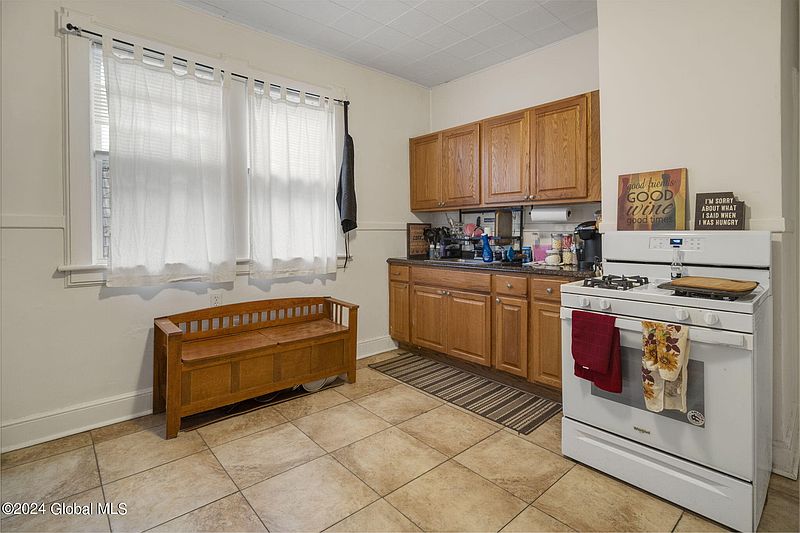 5th image of 748 Myrtle Avenue
